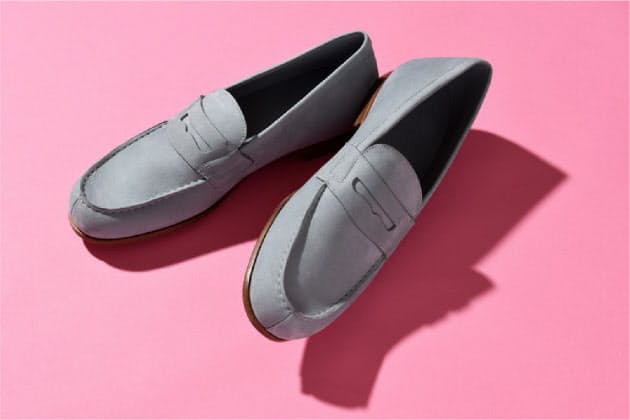 スニーカー感覚で履く 夏の大人靴なら淡色ローファー Nikkei Style スニーカー感覚で履く 夏の大人靴なら淡色ローファー Nikkei Style