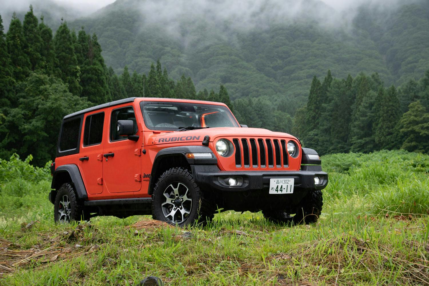 ジープ最強のラングラー ルビコン 雨の泥道も平然 Nikkei Style ジープ最強のラングラー ルビコン 雨の泥道も平然 Nikkei Style