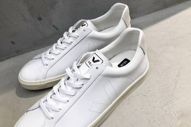 レザーの白スニーカー ひとと違う 1足を選ぶなら Nikkei Style レザーの白スニーカー ひとと違う 1足を選ぶなら Nikkei Style