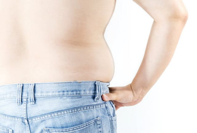 食べ過ぎや、運動不足で中性脂肪の数値は高くなる。写真はイメージ＝(c)Wittaya Puangkingkaew-123RF