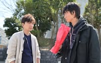 TBSドラマ『MIU404』でW主演する綾野剛（右）と星野源（左）