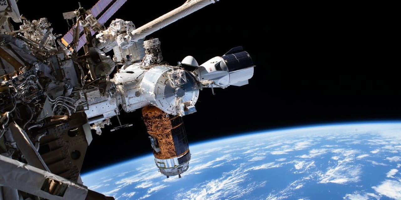 帰還成功 スペースx有人宇宙船 飛行士が見た地球 ナショジオ Nikkei Style