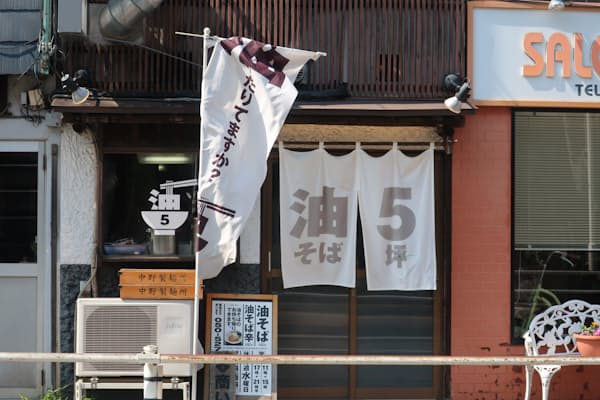 昼おしゃれカフェ 夜居酒屋 東京駅ナカの新スポット Nikkei Style 昼おしゃれカフェ 夜居酒屋 東京駅ナカの新スポット Nikkei Style