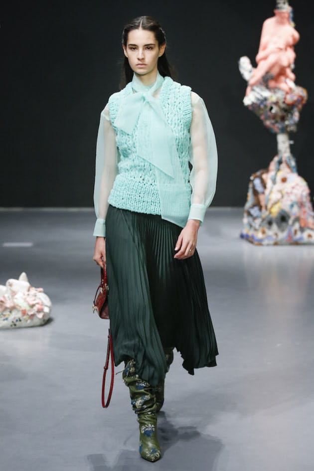 レディー気分に手仕事ディテールと異素材感をミックス 秋冬ファッションはクラシッ Nikkei Style レディー気分に手仕事ディテールと異素材感をミックス 秋冬ファッションはクラシッ Nikkei Style