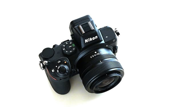 ニコンのフルサイズミラーレス一眼カメラのベーシック機「Z 5」。公式オンラインストアにおける「NIKKOR Z 24-50mm f/4-6.3」とのレンズキットの販売価格は22万2200円（税込み）