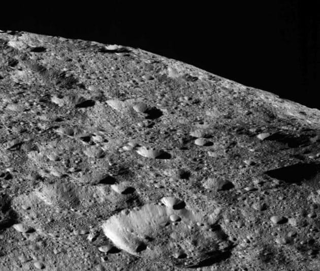 火星 木星間の準惑星 地底に塩水 氷火山も活動か Nikkei Style 火星 木星間の準惑星 地底に塩水 氷火山も活動か Nikkei Style