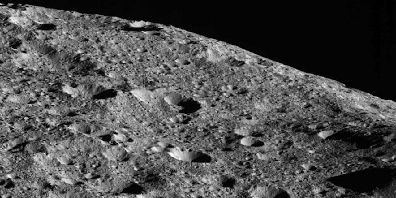 火星 木星間の準惑星 地底に塩水 氷火山も活動か Nikkei Style 火星 木星間の準惑星 地底に塩水 氷火山も活動か Nikkei Style