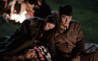 Netflixオリジナルシリーズ『愛の不時着』独占配信中。パラグライダーで飛行中に38度線を越えてしまった韓国の財閥令嬢と、北朝鮮のエリート将校との運命の恋を描くラブストーリー