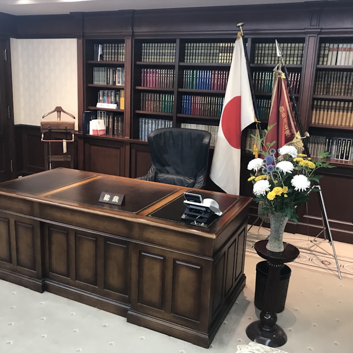 総理 と 総裁 の違いは 日本経済新聞 総理 と 総裁 の違いは 日本経済新聞