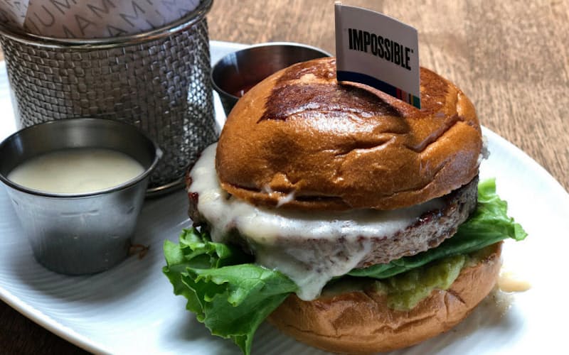 米インポッシブル・フーズがパティを供給する植物肉バーガー 米インポッシブル・フーズがパティを供給する植物肉バーガー