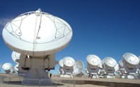 チリのアタカマ砂漠にあるアルマ望遠鏡。世界最大級の電波望遠鏡だ（画像提供:坂井南美）