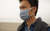 ビジネスカジュアルにぴったりなインディゴ染めのマスク（メーカーズシャツ鎌倉の「シャツ屋がつくるマスク」）