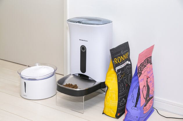 トイレ掃除に餌やり自動で 猫と暮らす便利グッズ Nikkei Style トイレ掃除に餌やり自動で 猫と暮らす便利グッズ Nikkei Style