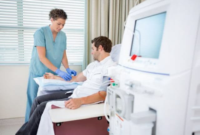 血液透析を受ける患者は通常週3回通院し、1回につき約4時間かけて血液を浄化する。写真はイメージ＝(C) Tyler Olson-123RF