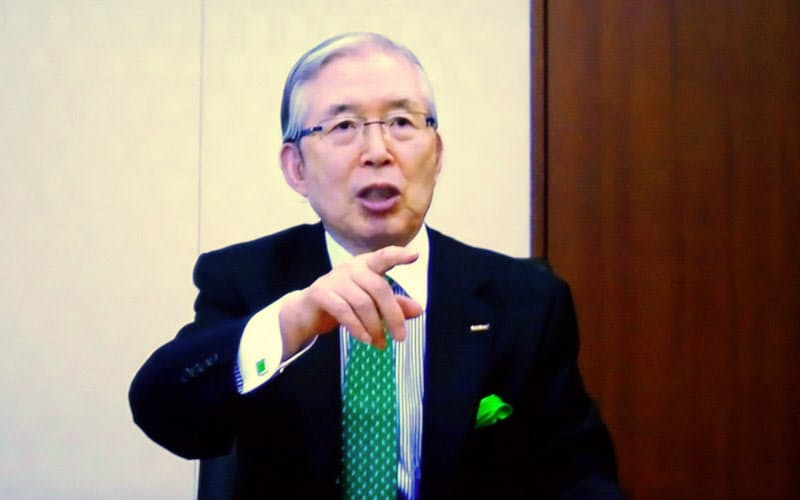 時価総額でトヨタ超えをめざすと話す永守氏(京都市の日本電産本社で。インタビューは同社内の会議室を結ぶオンライン形式で実施) 時価総額でトヨタ超えをめざすと話す永守氏(京都市の日本電産本社で。インタビューは同社内の会議室を結ぶオンライン形式で実施)