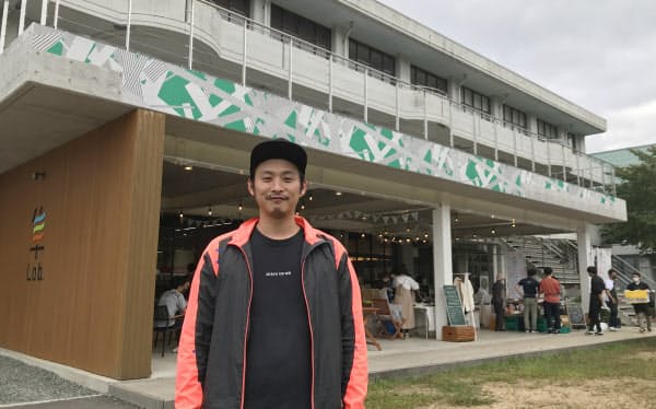 古田さんは「ひとりで成功するよりホーミー(仲間)と笑う方がいい」と八頭に戻った