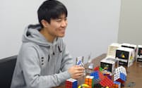 メガハウス藤島勇太氏はルービックキューブの新商品開発に知恵を絞る毎日だ