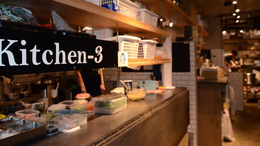 急増する ゴーストレストラン は外食店を救うか 日本経済新聞