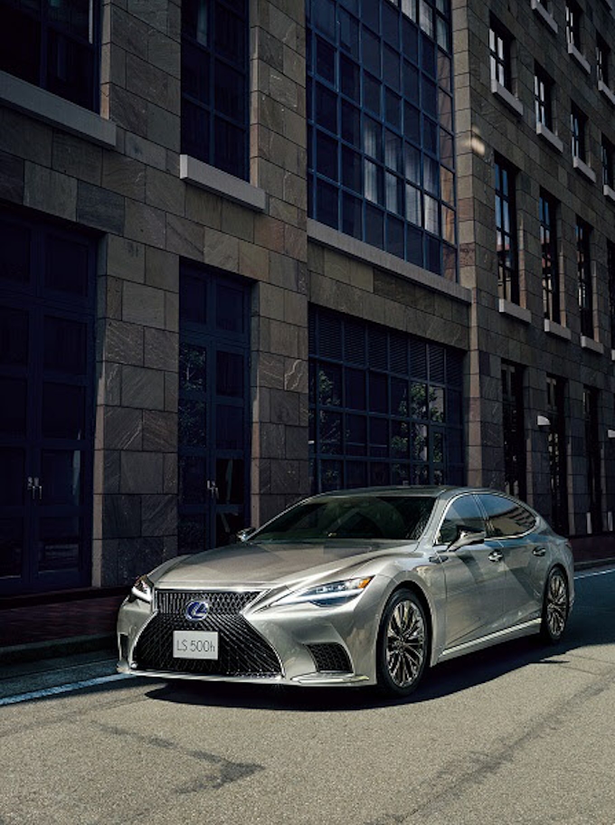 トヨタ Lexusがフラッグシップセダン Ls を改良して発売 日本経済新聞