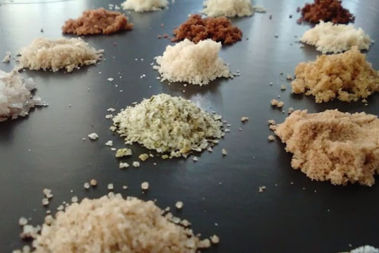 素材の違いで味わい多彩な藻塩 昆布はうま味たっぷり Nikkei Style 素材の違いで味わい多彩な藻塩 昆布はうま味たっぷり Nikkei Style