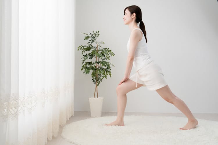 外反母趾を防ぐには 足指ストレッチでやわらかさ保つ Nikkei Style 外反母趾を防ぐには 足指ストレッチでやわらかさ保つ Nikkei Style