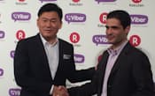 Viber Mediaの買収を発表した楽天の三木谷浩史代表取締役会長兼社長（左）とViber Mediaの共同創業者でCEOのTalmon Marco氏
