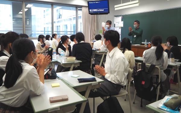 渋谷教育学園渋谷中学高等学校での出張授業の様子
