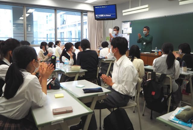 渋谷教育学園渋谷中学高等学校での出張授業の様子
