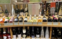 クリスマスを前に各国のスパークリングワインが並ぶ「エノテカGINZA SIX店」