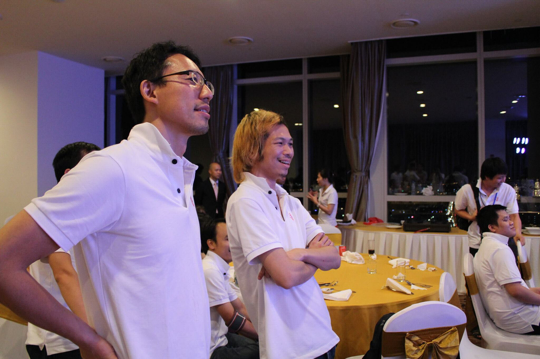 サンアスタリスク創業者の平井誠人さん（左）と現CEOの小林泰平さん