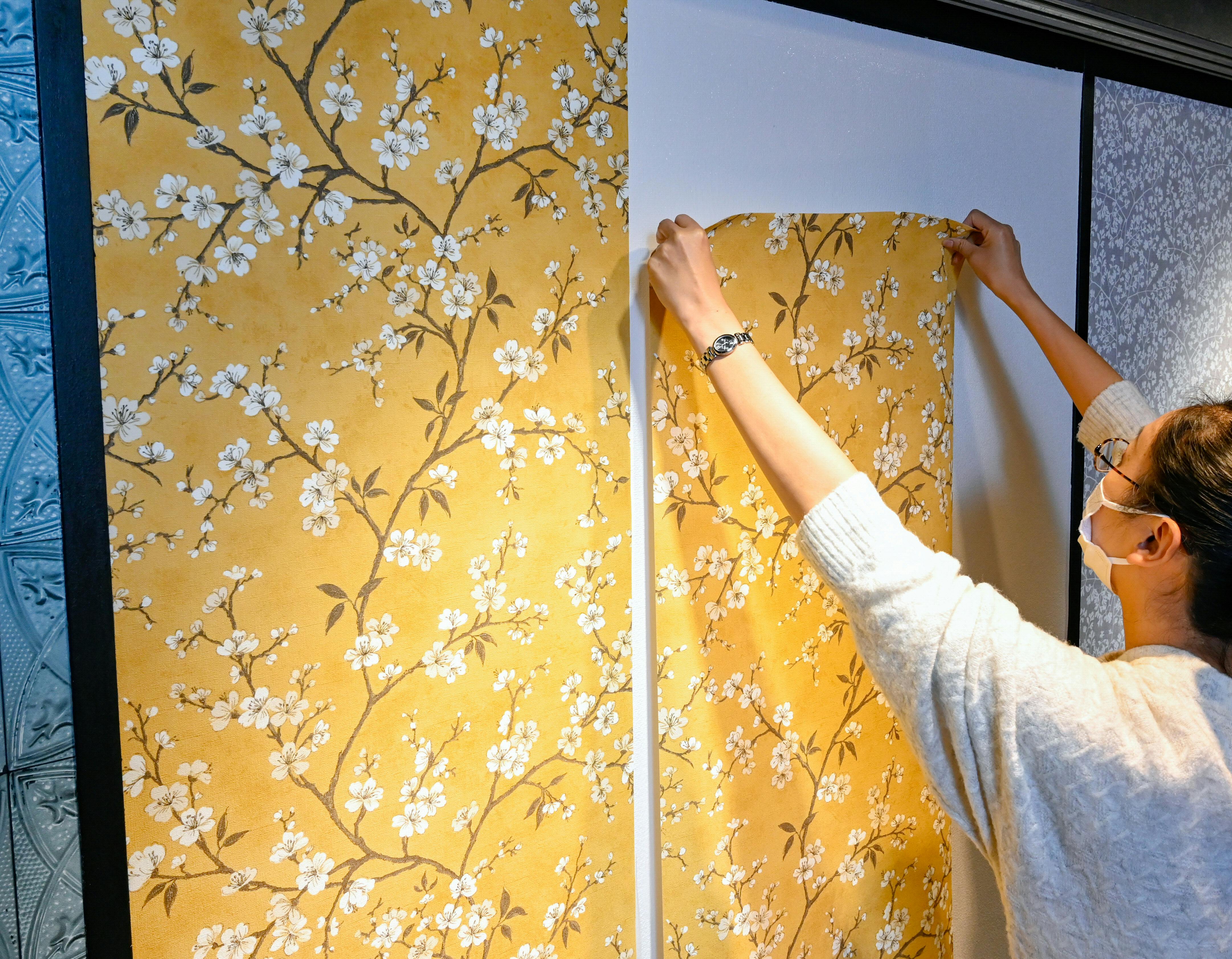 家具や収納に貼れば統一感 壁紙貼って華やぐ部屋に 不器用でもできるdiyのコツ Nikkei Style 家具や収納に貼れば統一感 壁紙貼って華やぐ部屋に 不器用でもできるdiyのコツ Nikkei Style