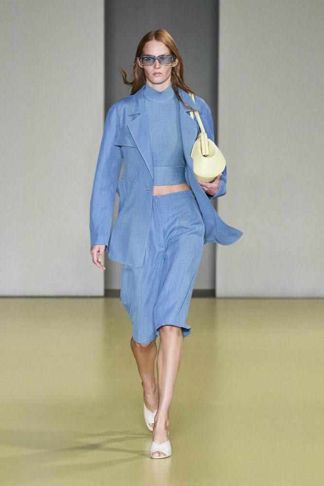 ヘルシーな大人の肌見せ みずみずしいイメージをアピール 21春夏ファッションに高 Nikkei Style ヘルシーな大人の肌見せ みずみずしいイメージをアピール 21春夏ファッションに高 Nikkei Style