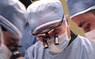 肝臓の移植手術の第一人者、田中紘一医師は毎月のようにエジプトに通う