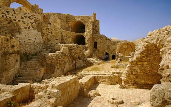 シリア、マサイフに残るニザール派の要塞跡。「アサシン派」との蔑称で呼ばれることもあるニザール・イスマイル派。中世、要塞化された城を拠点に活動していた（PHOTOGRAPH BY AGEFOTOSTOCK, ALAMY）