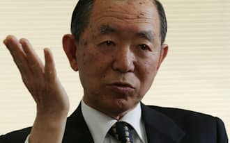 丹羽宇一郎(にわ・ういちろう) 1939年1月名古屋市生まれ。伊藤忠商事の食糧部門時代に穀物トレーダーとして頭角を現す。98年社長に就任すると翌年には約4000億円の不良債権処理を断行し、V字回復を達成。2010年6月、豊富な中国人脈が注目され、初の民間出身中国大使に起用された。書店経営だった生家で本に囲まれて育ち、財界でも有数の読書家。クラシック音楽鑑賞、書道、俳句と趣味も多彩。