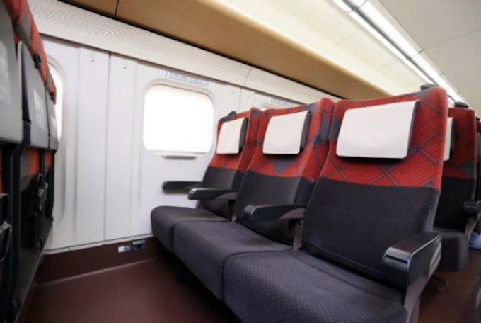 北陸新幹線の新型車両 住友3mの化粧シート採用 日本経済新聞