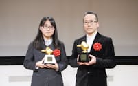 一般部門グランプリを受賞した遠藤慎一氏（右）とジュニア部門グランプリの松田知歩さん