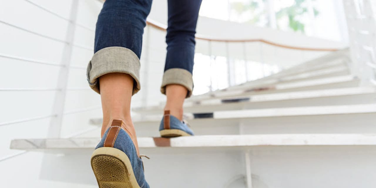 慣れるとスイスイ上がれた コロナ太り解消の秘策 階段を上る にもコツがある Nikkei Style 慣れるとスイスイ上がれた コロナ太り解消の秘策 階段を上る にもコツがある Nikkei Style