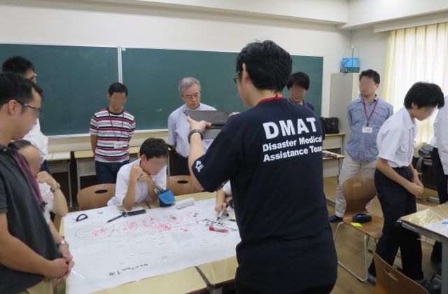 ほしゼミ「DMATによる緊急時の院内をシミュレーションする実習」(学校提供)