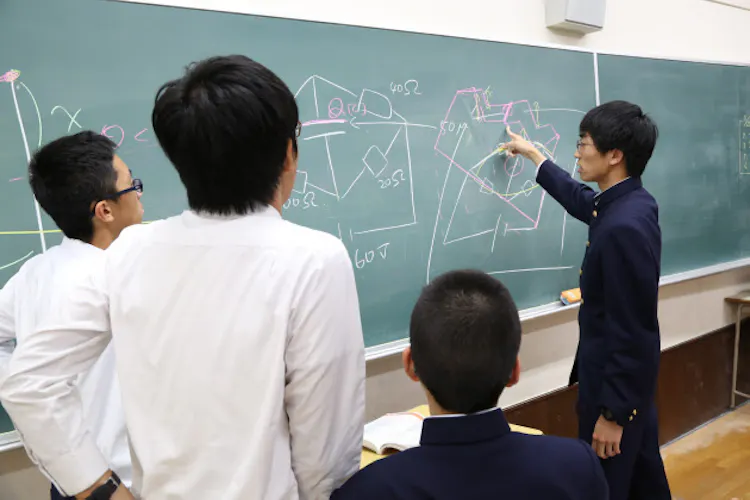 スーパーサイエンス高校を超えた 大阪星光 国際物理オリンピック連続出場のヒミツ Nikkei Style スーパーサイエンス高校を超えた 大阪星光 国際物理オリンピック連続出場のヒミツ Nikkei Style