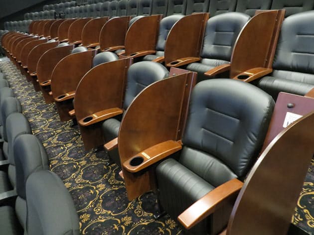 オールナイト上映も高級シートも 大人のシネコン が目玉 日本橋が大人の遊び場 Nikkei Style オールナイト上映も高級シートも 大人のシネコン が目玉 日本橋が大人の遊び場 Nikkei Style