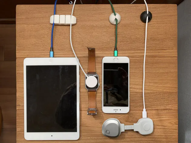 機器類のケーブルをすっきり整理できるクリップ 100均グッズでデスク周りを整理 無 Nikkei Style 機器類のケーブルをすっきり整理できるクリップ 100均グッズでデスク周りを整理 無 Nikkei Style