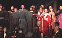 伝統芸能&室内オペラ「おしち」のカーテンコール（2021年3月9日、石川県立音楽堂）=オーケストラ・アンサンブル金沢提供