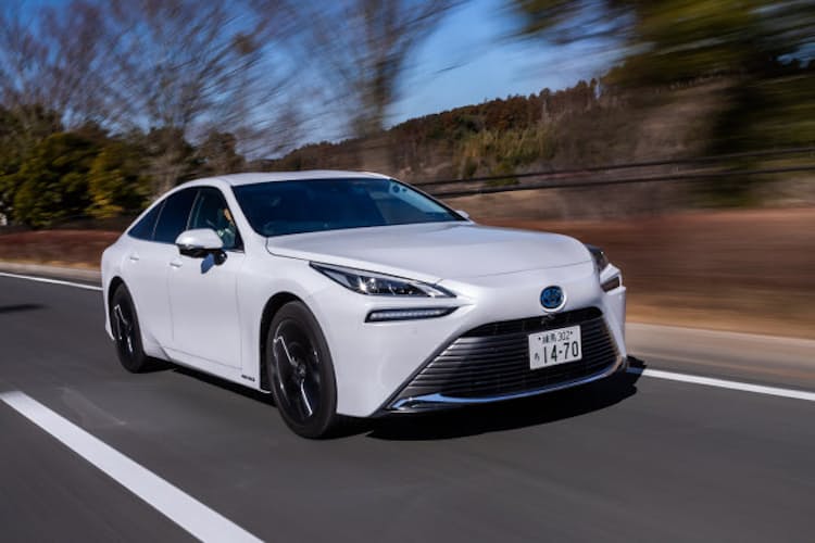 トヨタの燃料電池車 ミライ 静かさupで軽快な旋回 Nikkei Style トヨタの燃料電池車 ミライ 静かさupで軽快な旋回 Nikkei Style