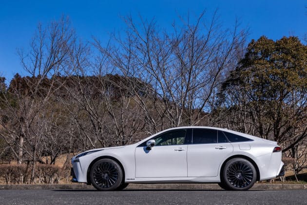 同程度のEVよりも軽い:トヨタの燃料電池車「ミライ」 静かさUPで軽快な