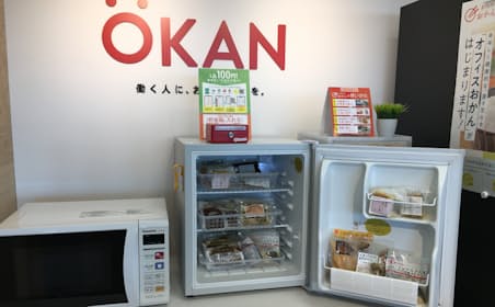 オフィスでは冷蔵庫や電子レンジなどを置く小さなスペースで社食の機能を提供する