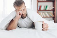 睡眠不足のときほど濃いブラックコーヒーを飲みたくなるものだが……。写真はイメージ=(C)Tomas Anderson-123RF 睡眠不足のときほど濃いブラックコーヒーを飲みたくなるものだが……。写真はイメージ=(C)Tomas Anderson-123RF