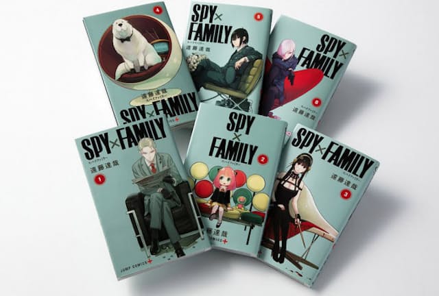 遠藤達哉氏が集英社の漫画誌アプリ「少年ジャンプ＋」で連載中の『SPY×FAMILY』。最新の第6巻の単巻初版発行部数は100万部、累計発行部数は800万部超とヒット中（写真　渡辺慎一郎）