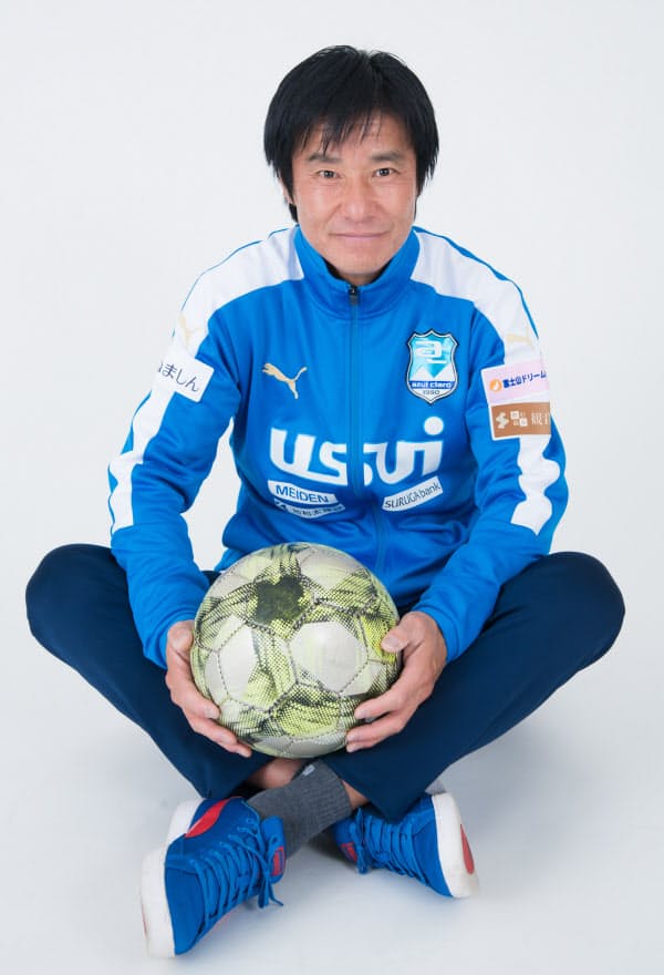 現役を続けたからこそ分かる 三浦知良選手のすごさ 中山雅史さん つらいリハビリ Nikkei Style 現役を続けたからこそ分かる 三浦知良選手のすごさ 中山雅史さん つらいリハビリ Nikkei Style