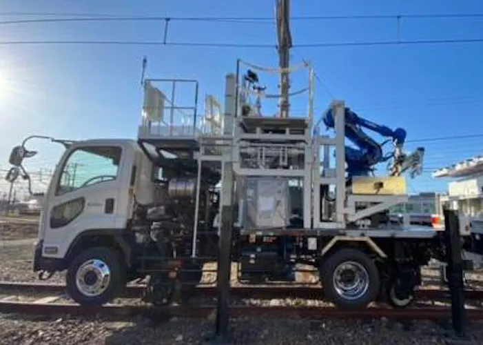 Jr西日本グループ ロボットアームを搭載した鉄道電気工事用車両 ブラケットハンドリング車 を開発 日本経済新聞